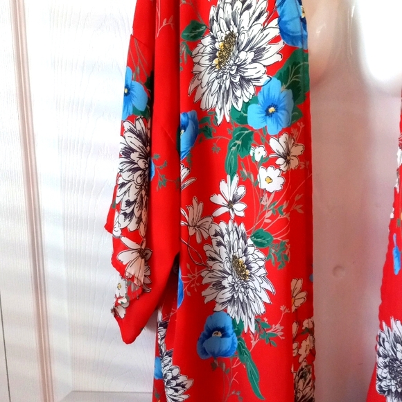 Fashion Nova Floral Kimona Wrap - Picture 3 of 6